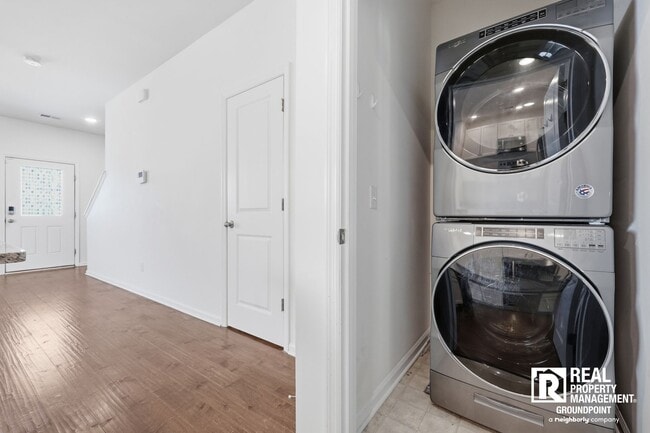 Building Photo - 3BR | 3.5BA | 3-Story Townhome | Bonus Loft | Fenced Yard