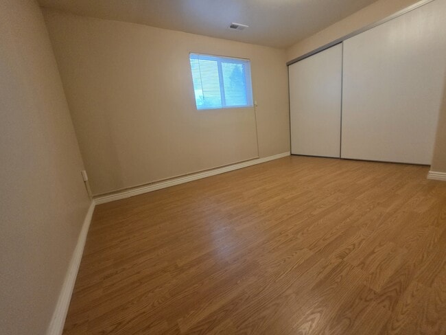 Building Photo - 360 Belaire Cir