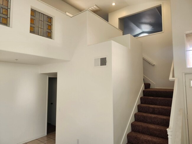 Building Photo - Spacious 4-Bedroom Home in a Prime Location