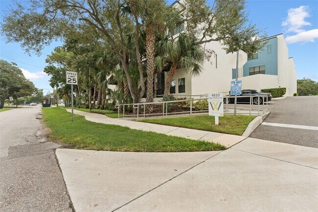 Building Photo - 4810 W McElroy Ave