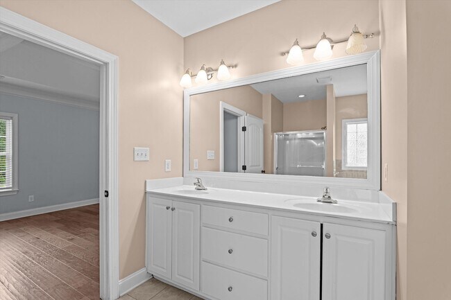 Building Photo - 4117 Chastain Dr