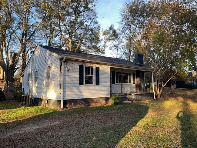 Primary Photo - 120 Davis St