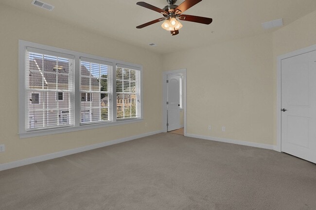 Building Photo - Luxury Living in Meadowvale – 4BR/3.5BA Duplex with Over 2,800 Sq Ft