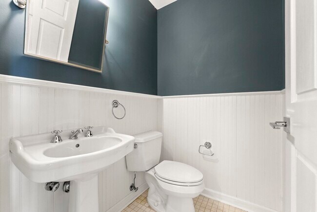 Building Photo - 200 Shearwater Ct W