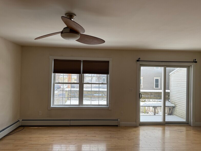 Building Photo - 11 Leclair St