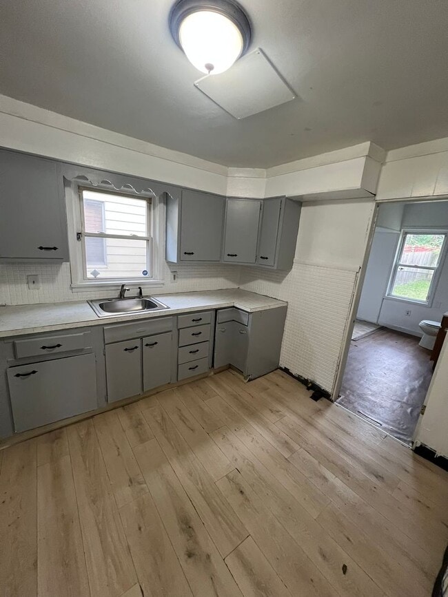 Building Photo - 4 Bedroom Single Family in Cleveland ,Ohio