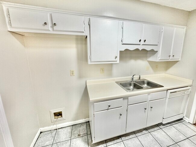 Building Photo - 7312 Country Side Rd