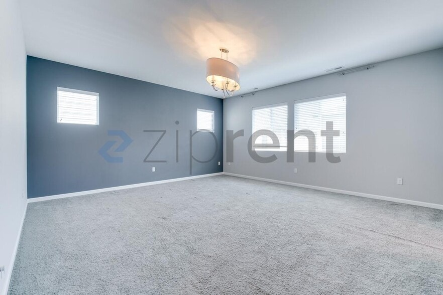 Building Photo - Unit