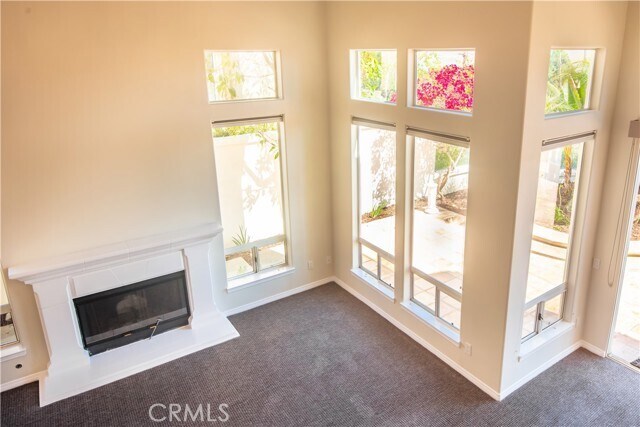 Building Photo - 10 Siena