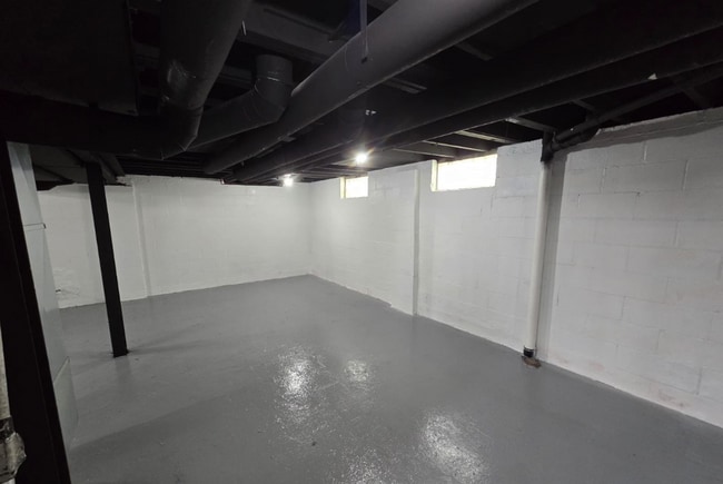 Building Photo - Fully Renovated 3-Bedroom Home – Move-In R...