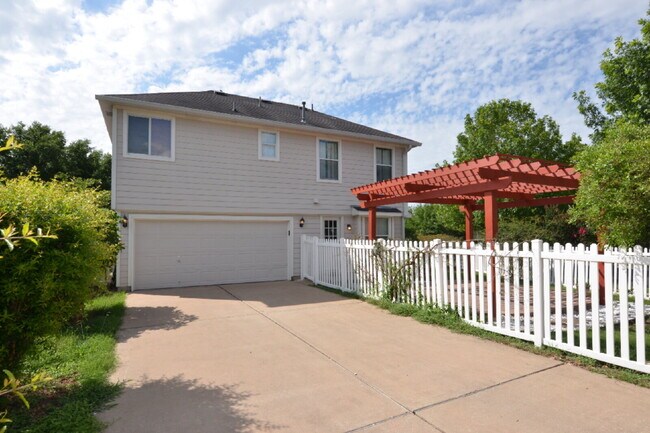 Building Photo - Beautiful Corner Lot Home in Plum Creek