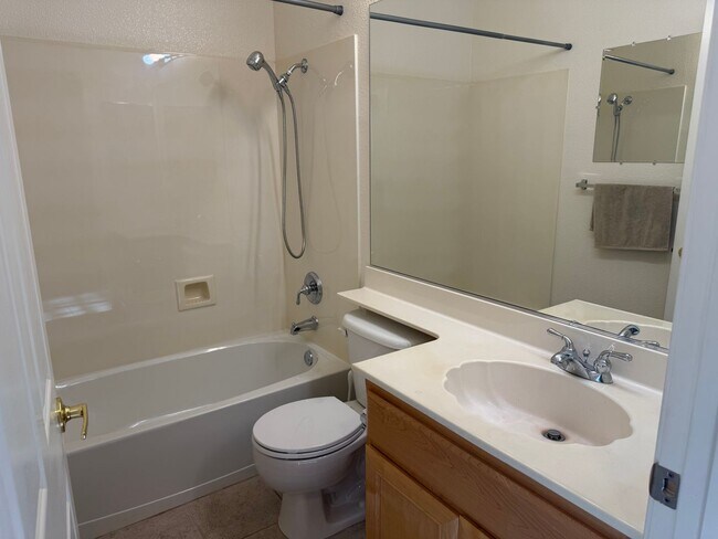 Building Photo - Summerset Living- with a Bonus Room