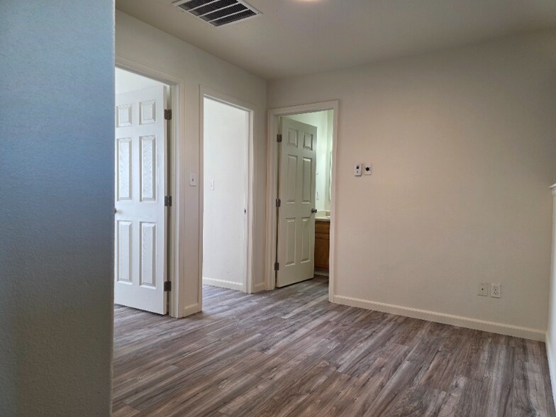 Building Photo - 391 Sunnyside Cir