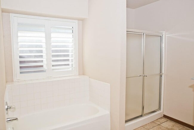 Building Photo - 608 Coopers Hawk Dr