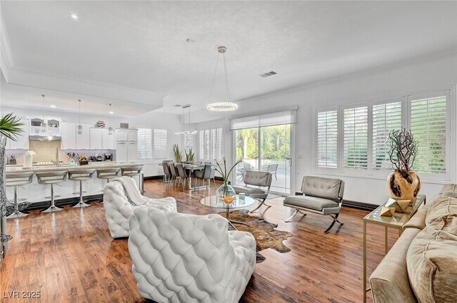 Building Photo - 9593 Los Cotos Ct
