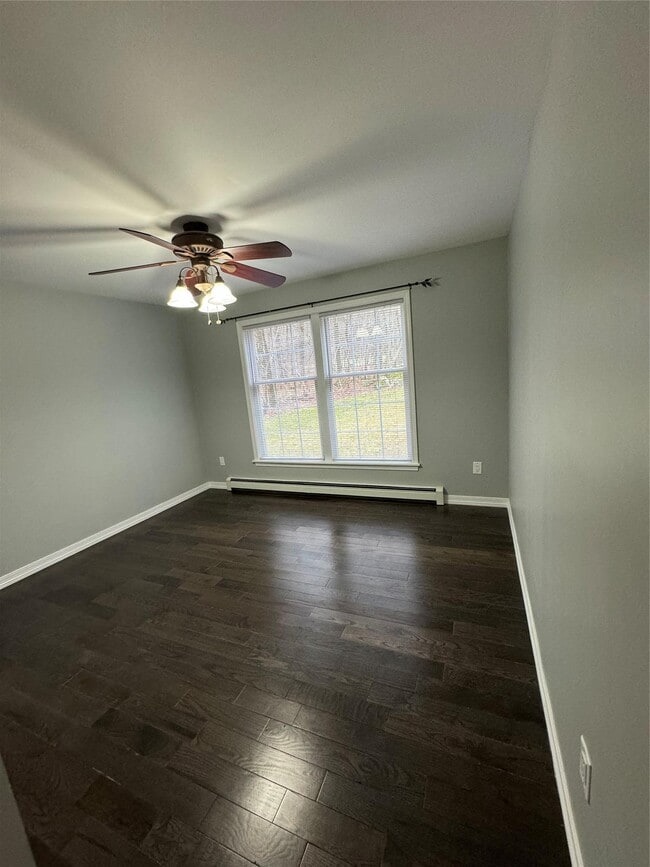 Building Photo - 26 Sallys Ln
