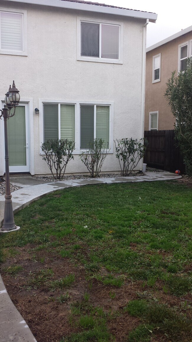 Building Photo - 1217 Fawn Lily Dr