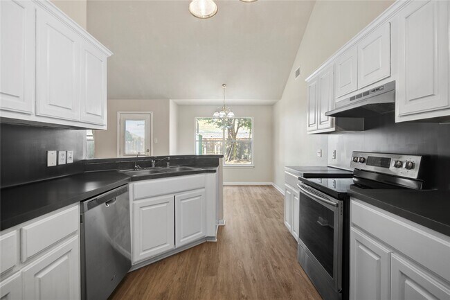 Building Photo - 16145 Sun View Ln