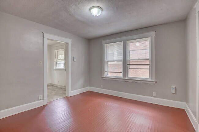 Building Photo - 510 Maple Ave