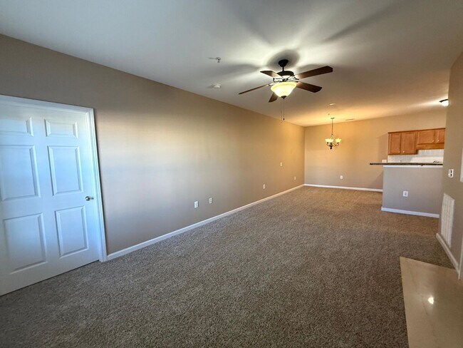 Building Photo - 635 Marshtree Ln