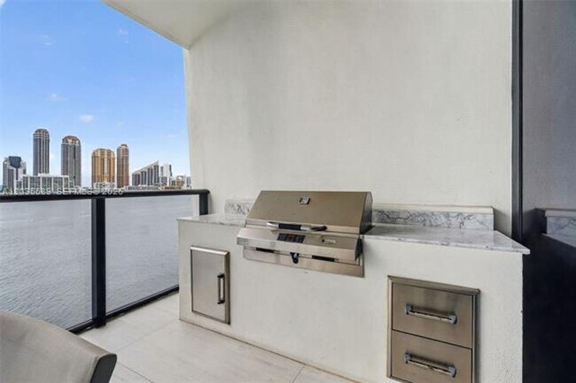 Building Photo - 5500 Island Estates Dr