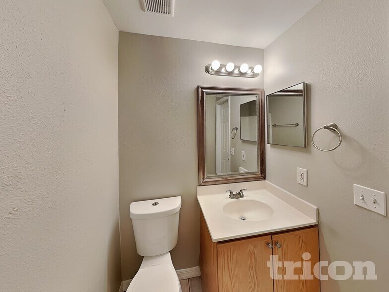 Building Photo - 521 Cloudcroft Dr