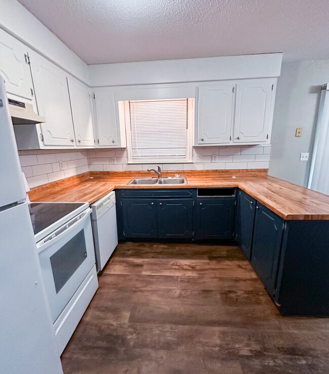 Building Photo - Spacious 3BR Home Near Downtown Clemson – Available 8/20, Only $1,300/Month!