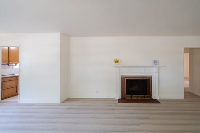 Building Photo - Beautiful 3 Bedroom/ 2 Bath Home $3,595/ Mo.