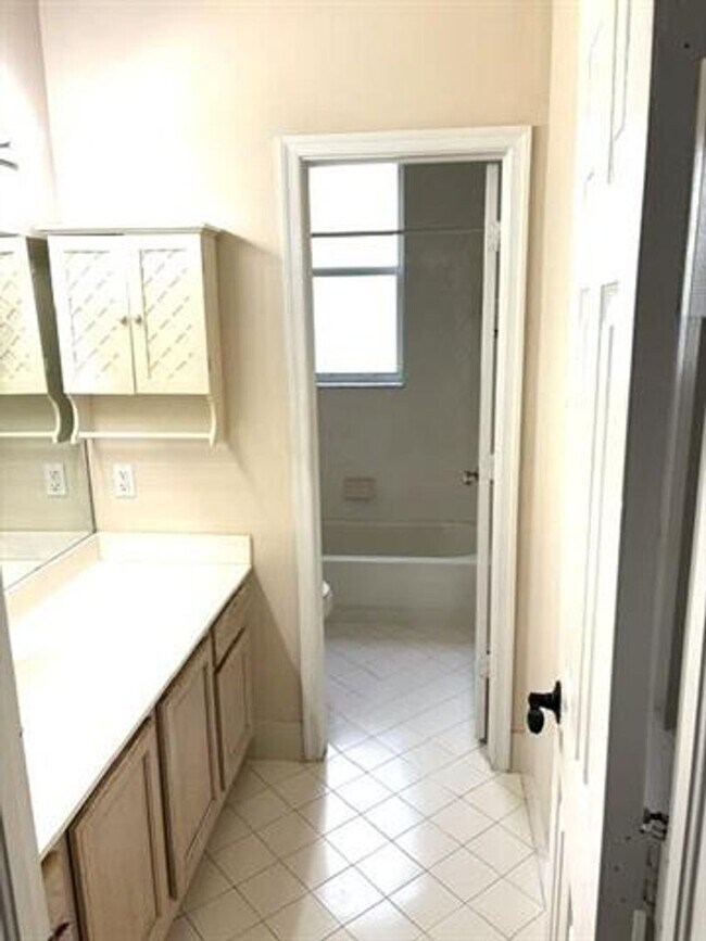 Building Photo - 2721 W Abiaca Cir