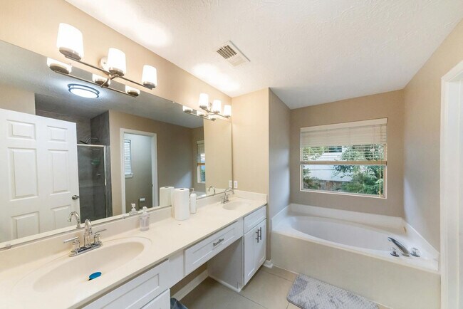 Building Photo - 9350 Starfire Ln