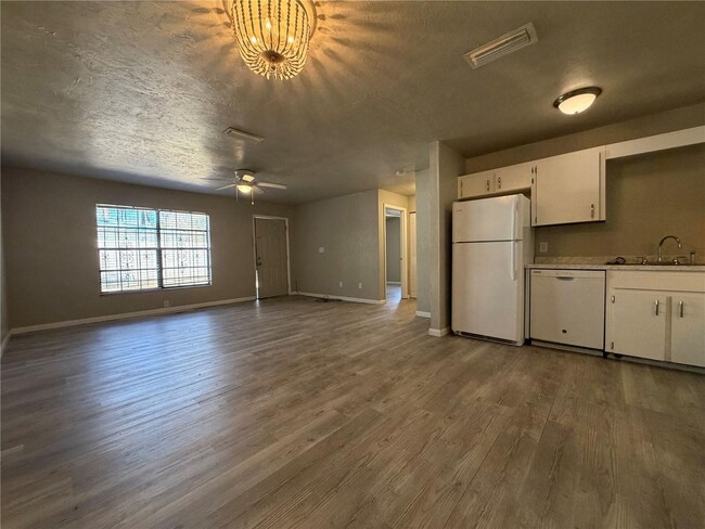 Building Photo - 4330 SW 74th Terrace