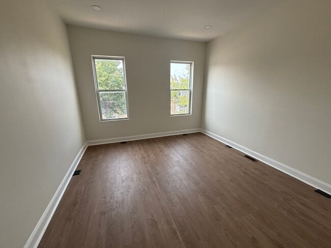Building Photo - Rehabbed 4 bedroom Townhome