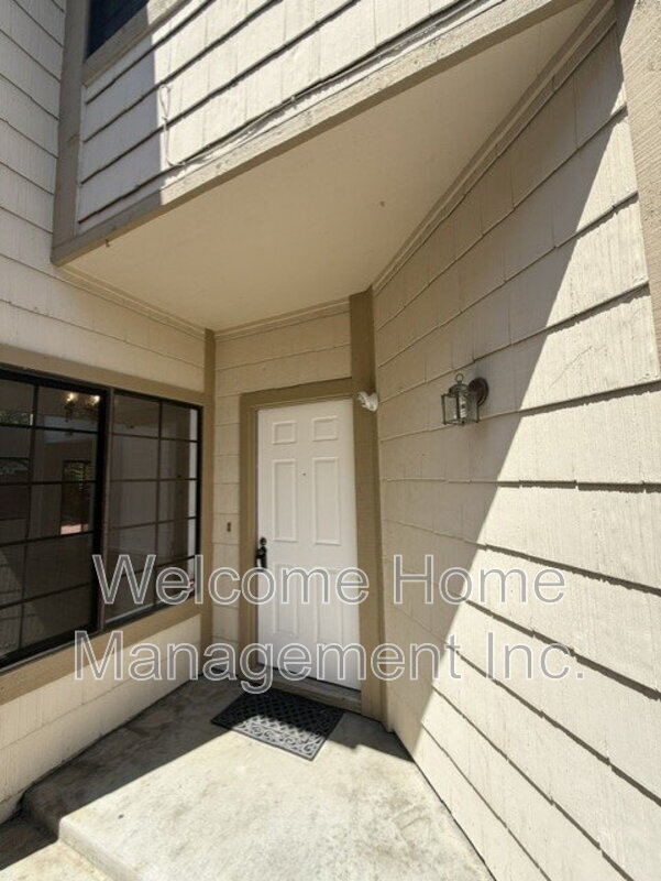 Building Photo - 34769 Comstock Common