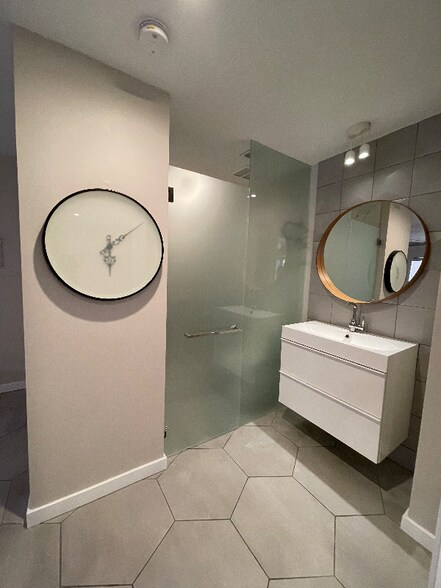 Building Photo - 2825 N Los Felices Rd