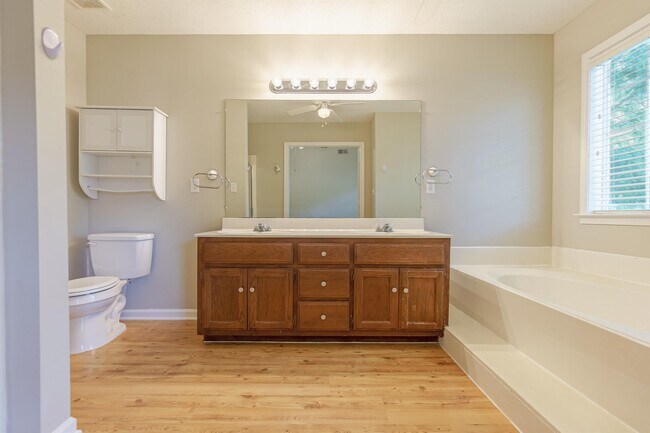Building Photo - 4375 Big Horn Dr S