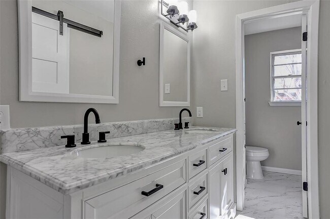 Building Photo - 3014 Northridge Dr