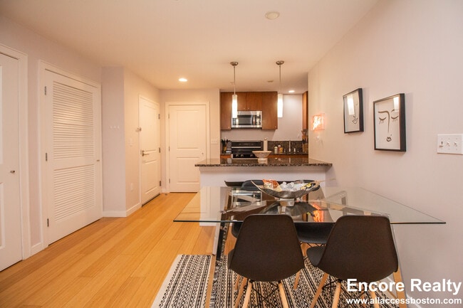 Building Photo - 16 Miner St