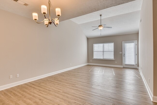 Building Photo - 2 Bed/ 2 Bath Townhome - 7 Minutes from Fort Gordon!