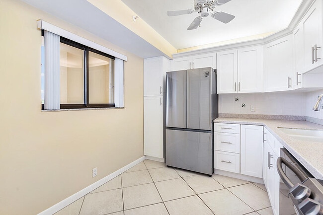 Building Photo - 400 Ocean Trail Way