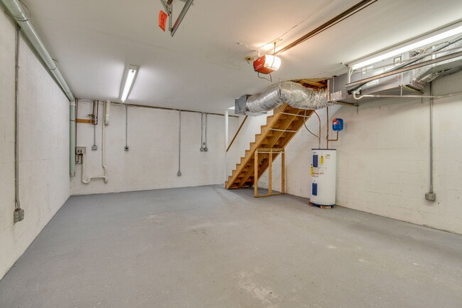 Garage - 118 Lori Ann Dr