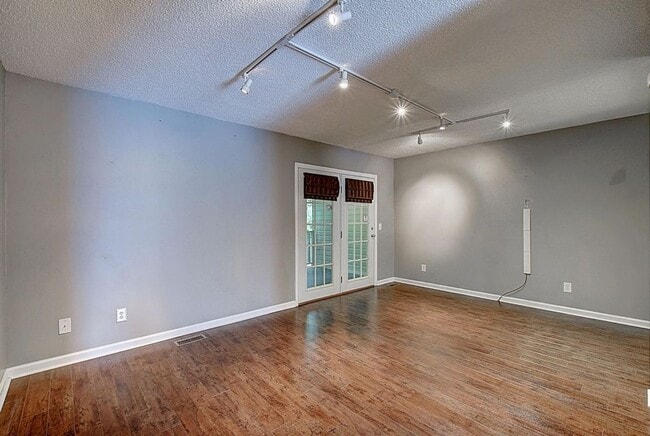 Building Photo - 200 Arrowhead Dr
