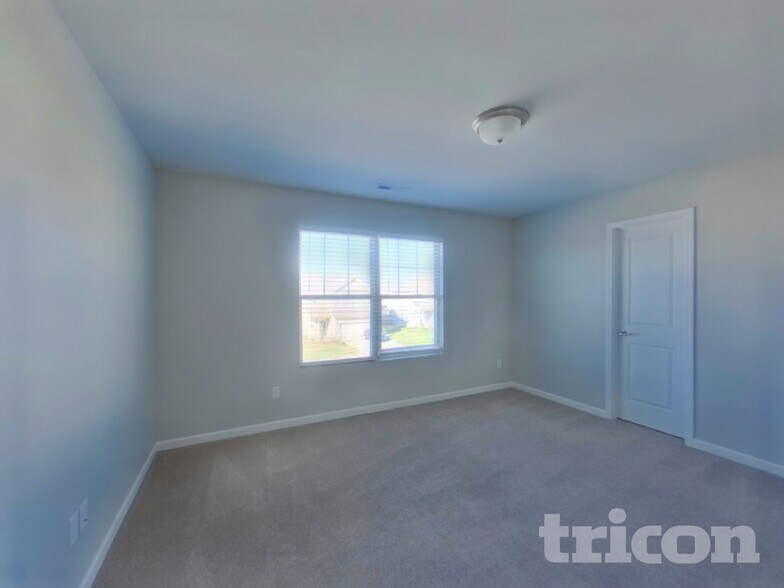 Building Photo - 1041 Lonergan Cir