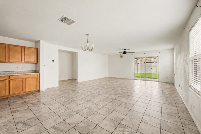 Building Photo - 12586 W Myrtle Ave