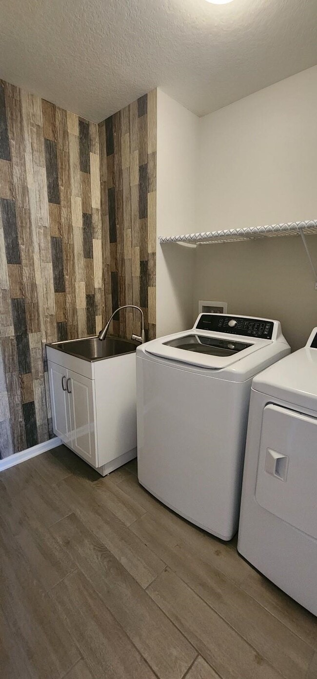 Building Photo - 226 Lost Lake Dr