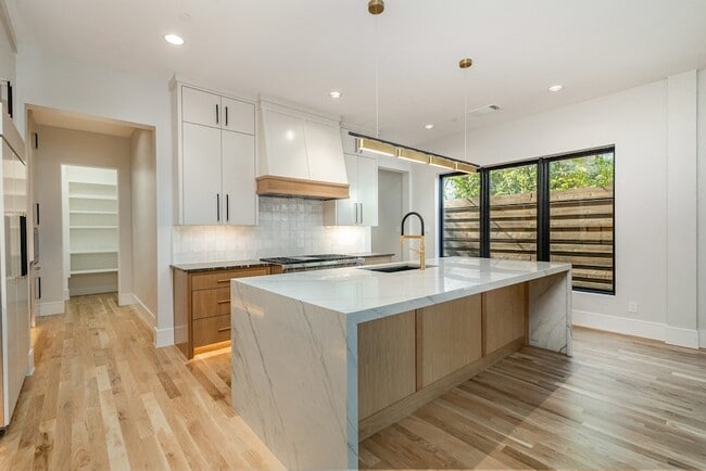 Building Photo - 4203 Normandy Ave