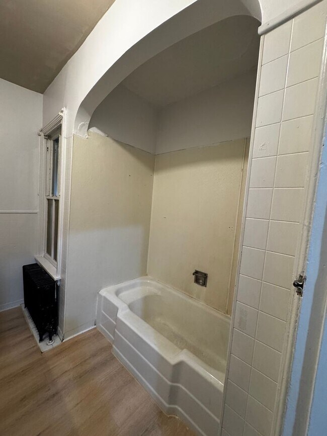 Building Photo - 05th St S 302-304