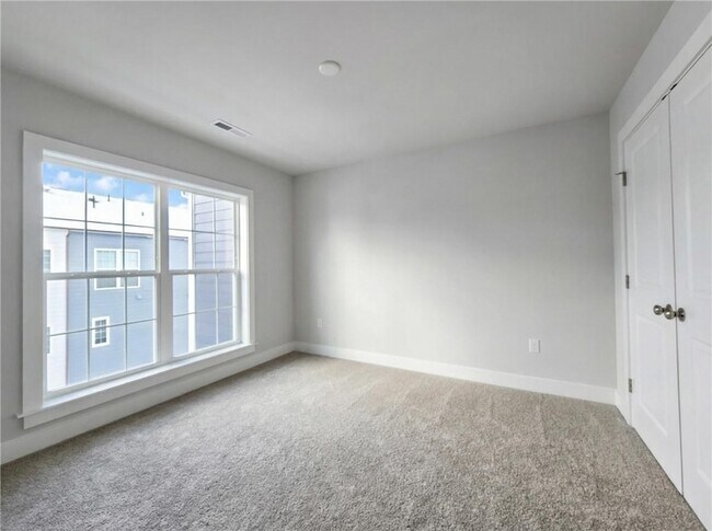 Building Photo - 305 Frederick Wy