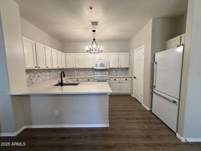 Building Photo - 1629 Avenida Rio Verde