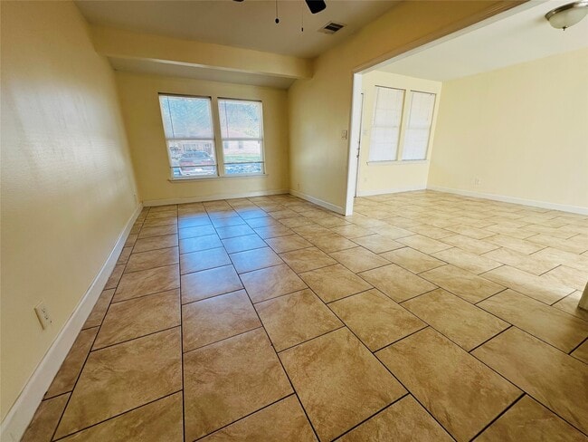 Building Photo - 6729 Lodge St