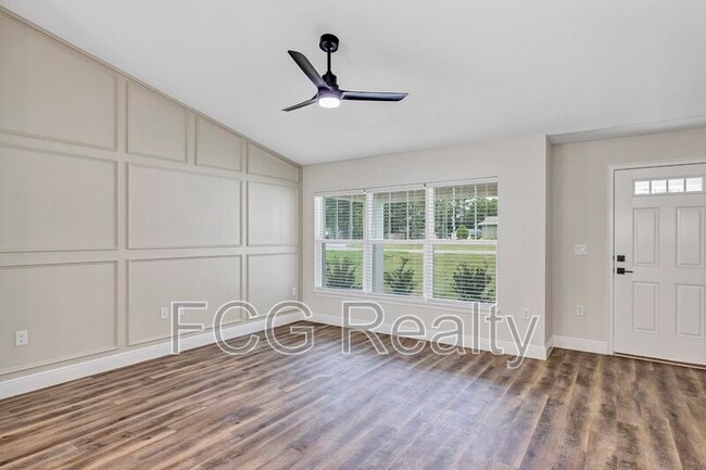 Building Photo - 6551 Hemlock Rd